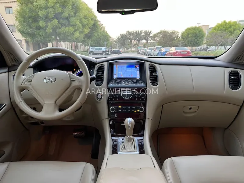 Infiniti QX50 2015 for Sale in Dubai Image-11