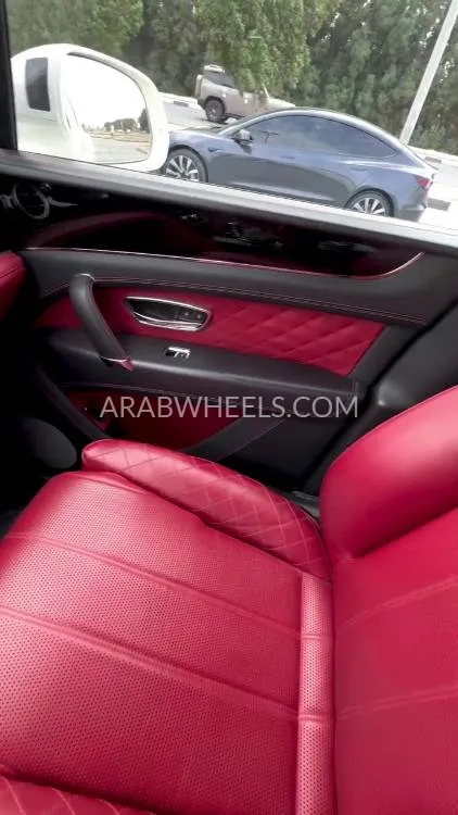 بينتلي بينتايجا 2018 for Sale in الشارقة Image-15