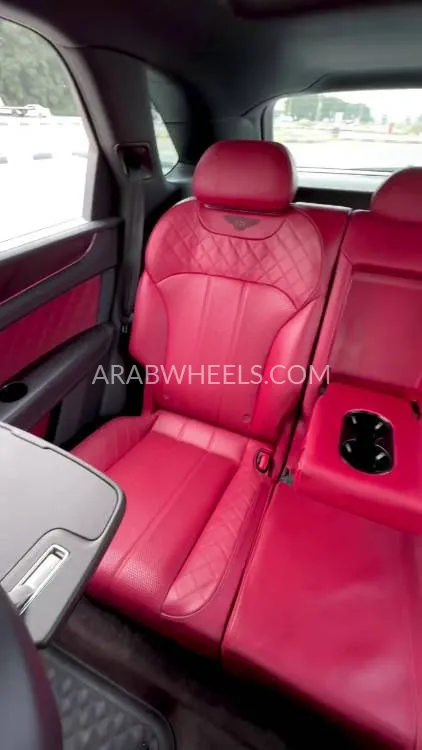 بينتلي بينتايجا 2018 for Sale in الشارقة Image-18