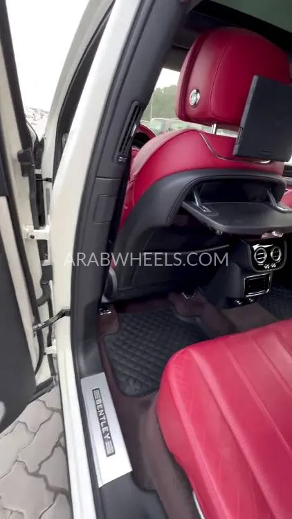 بينتلي بينتايجا 2018 for Sale in الشارقة Image-23