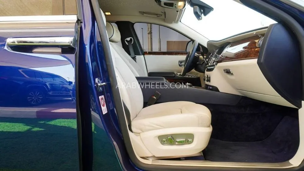 Rolls Royce Ghost 2016 for Sale in Sharjah Image-15