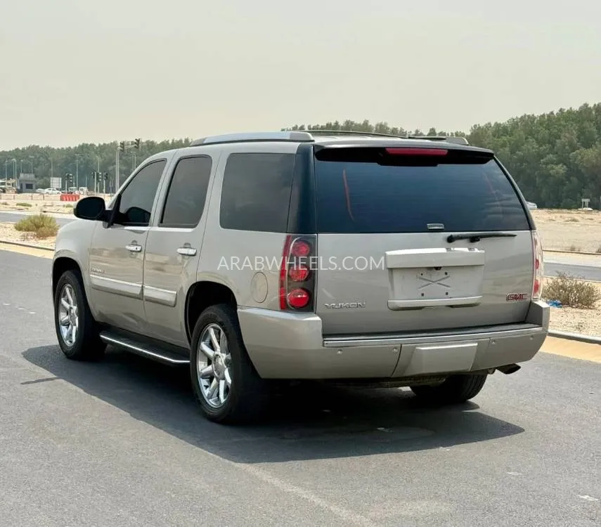GMC Yukon 2008 for Sale in Ajman Image-9