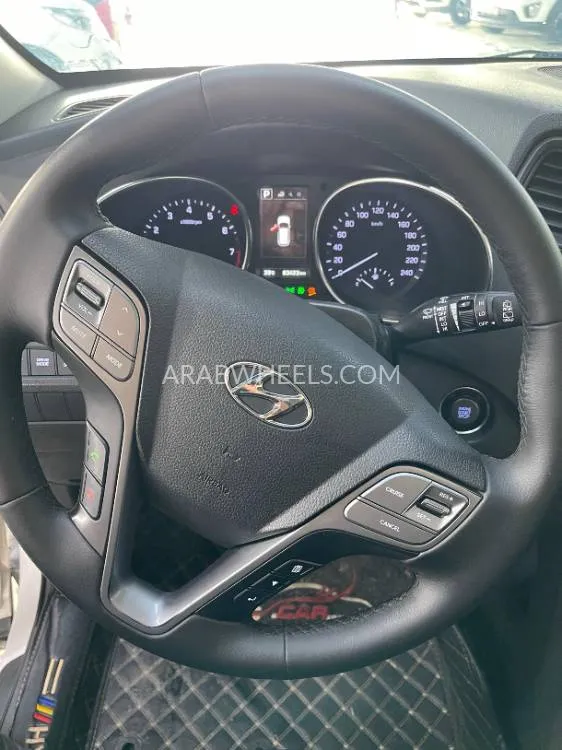 Hyundai Santa Fe 2017 for Sale in Ajman Image-5