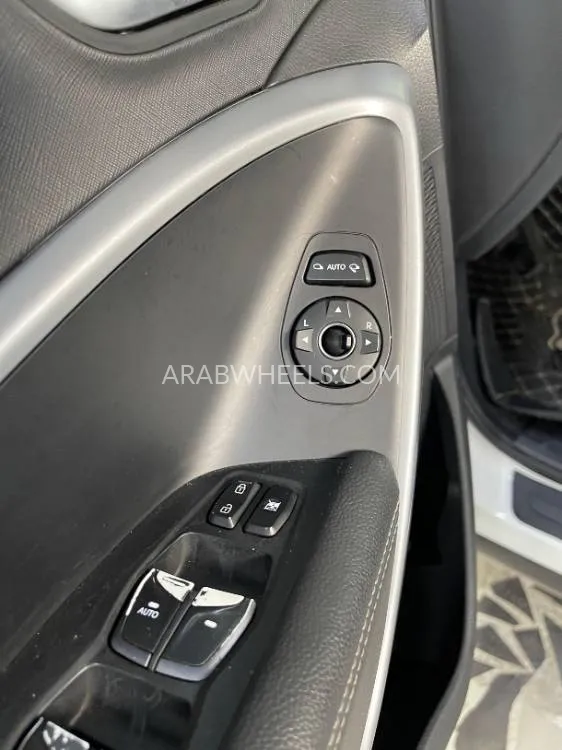 Hyundai Santa Fe 2017 for Sale in Ajman Image-10