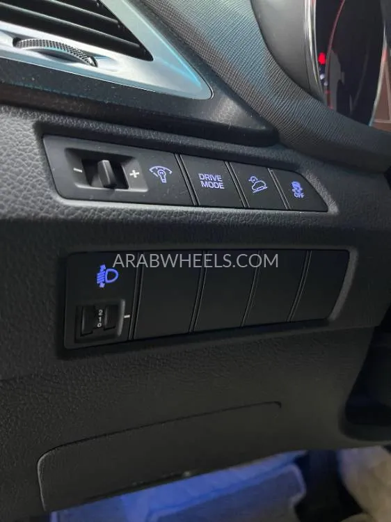 Hyundai Santa Fe 2017 for Sale in Ajman Image-12