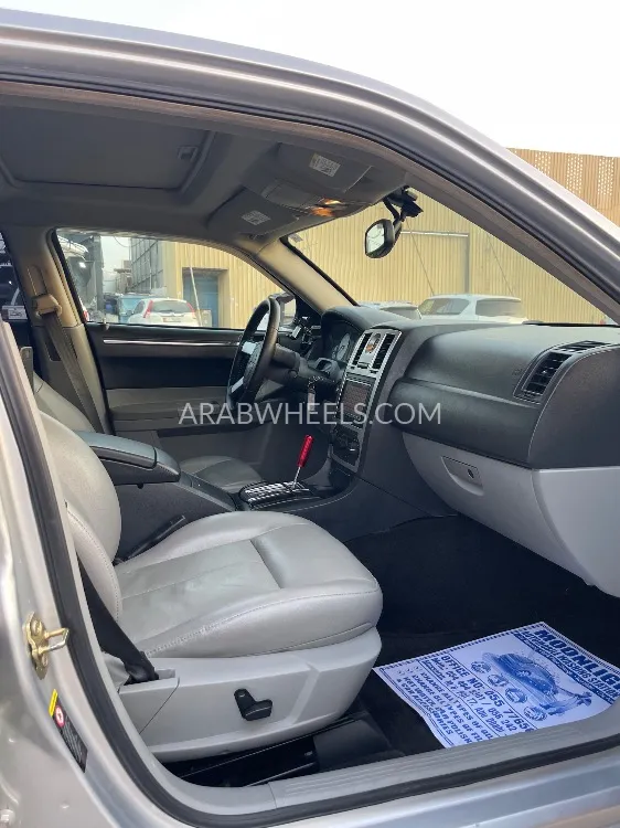 Chrysler 300 2006 for Sale in Abu Dhabi Image-5