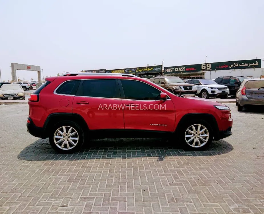 Jeep Cherokee 2014 for Sale in Ajman Image-5