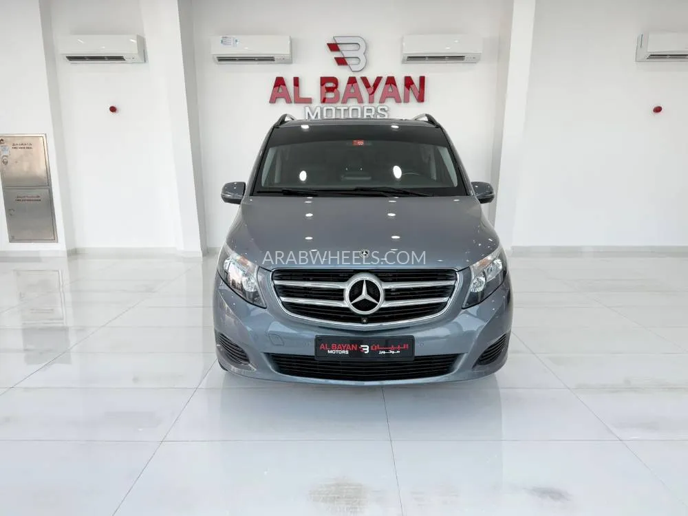 Mercedes Benz V Class 2018 for Sale in Abu Dhabi Image-2