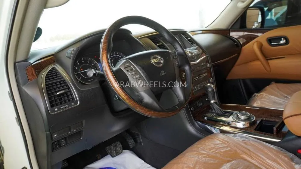 Nissan Patrol 2016 for Sale in Sharjah Image-9