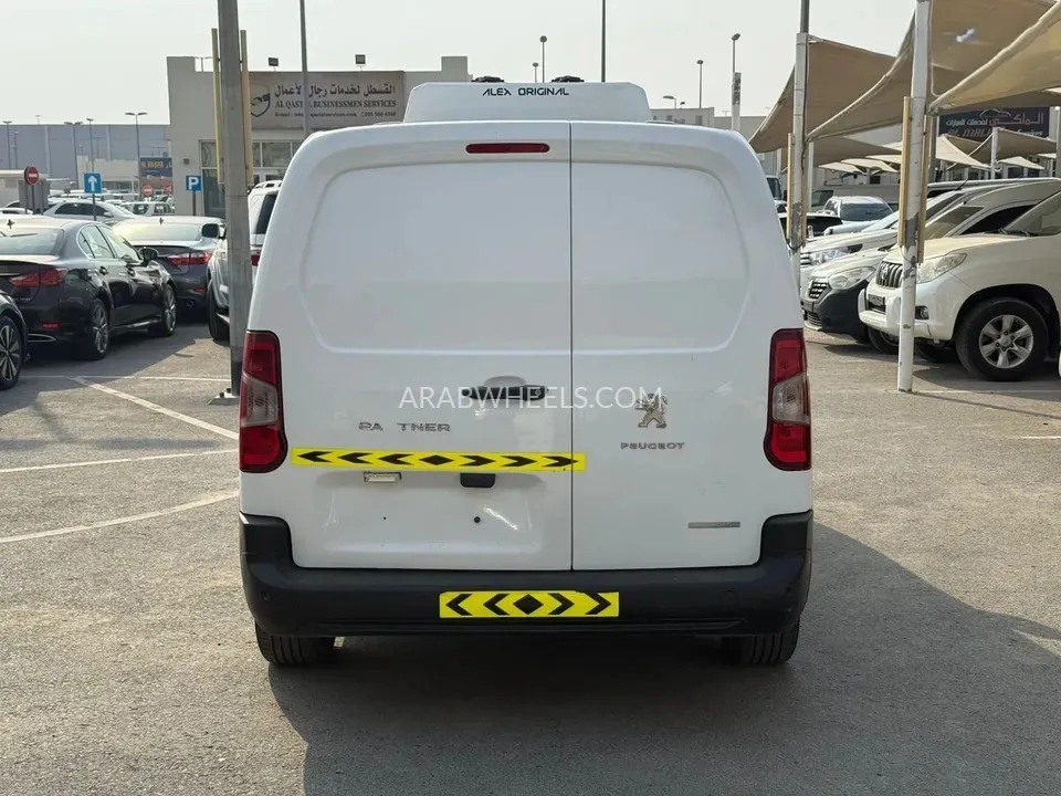 Peugeot Partner 2022 for Sale in Sharjah Image-6
