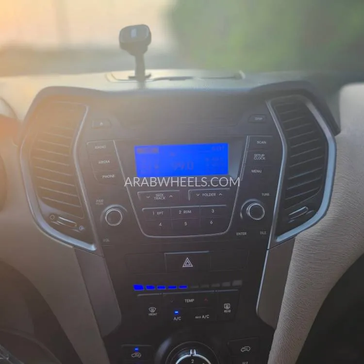 Hyundai Santa Fe 2014 for Sale in Sharjah Image-9