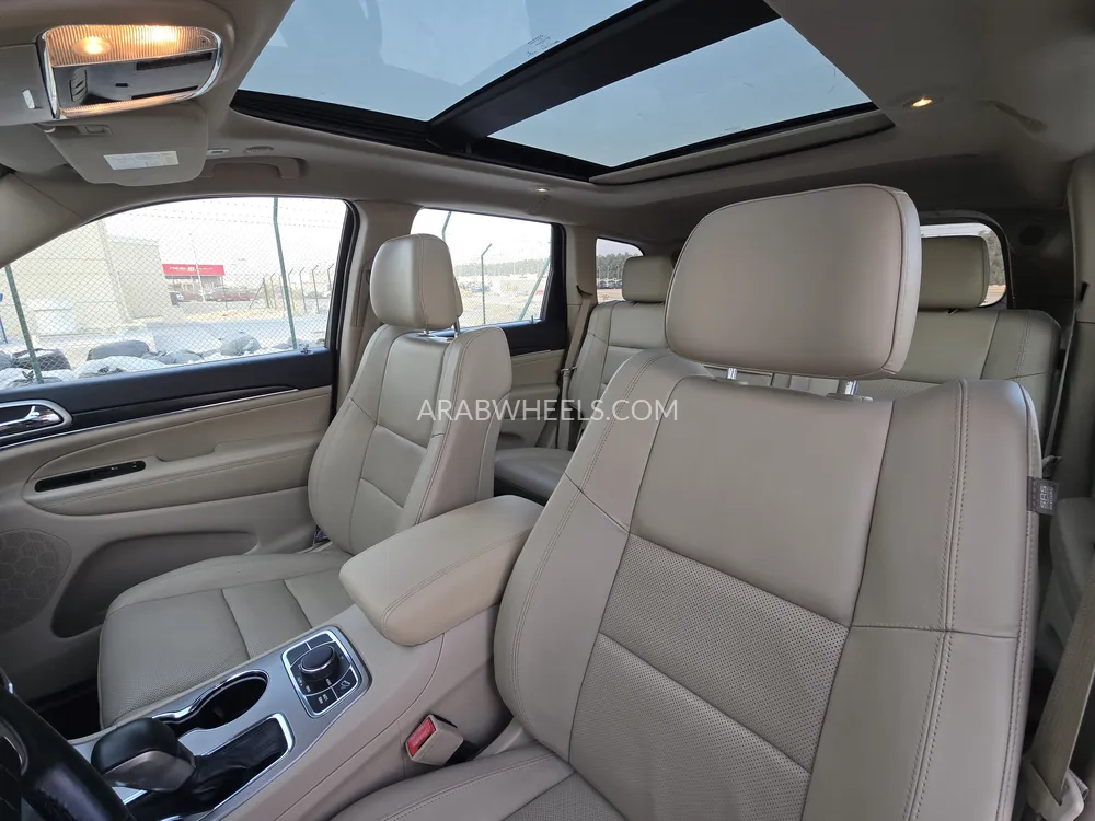 Jeep Grand Cherokee 2019 for Sale in Sharjah Image-7