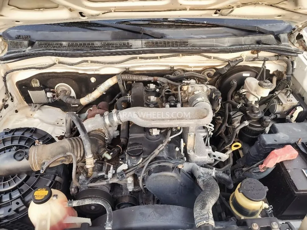 Toyota Hilux 2013 for Sale in Sharjah Image-3