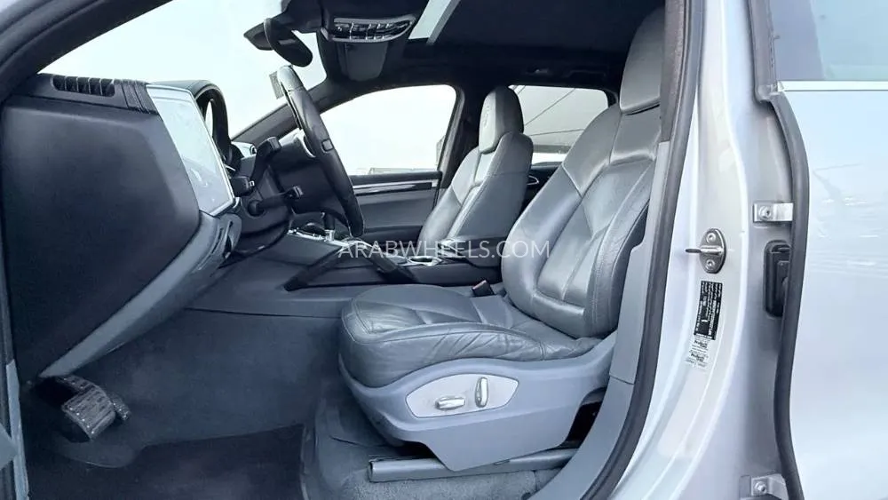 Porsche Cayenne 2012 for Sale in Sharjah Image-5