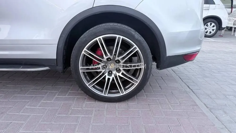 Porsche Cayenne 2012 for Sale in Sharjah Image-18