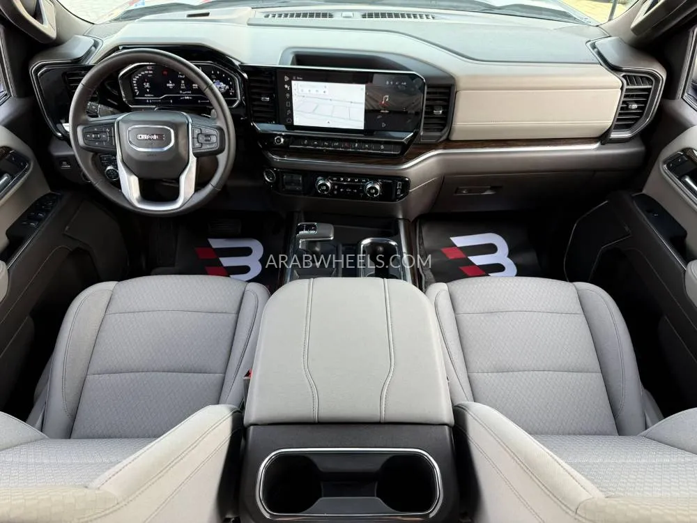 GMC Sierra 2024 for Sale in Abu Dhabi Image-5