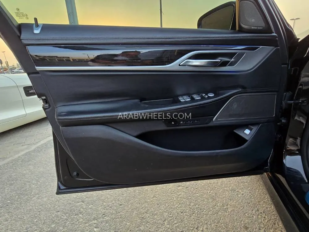 بي إم دبليو الفئة السابعة 2019 for Sale in دبي Image-6