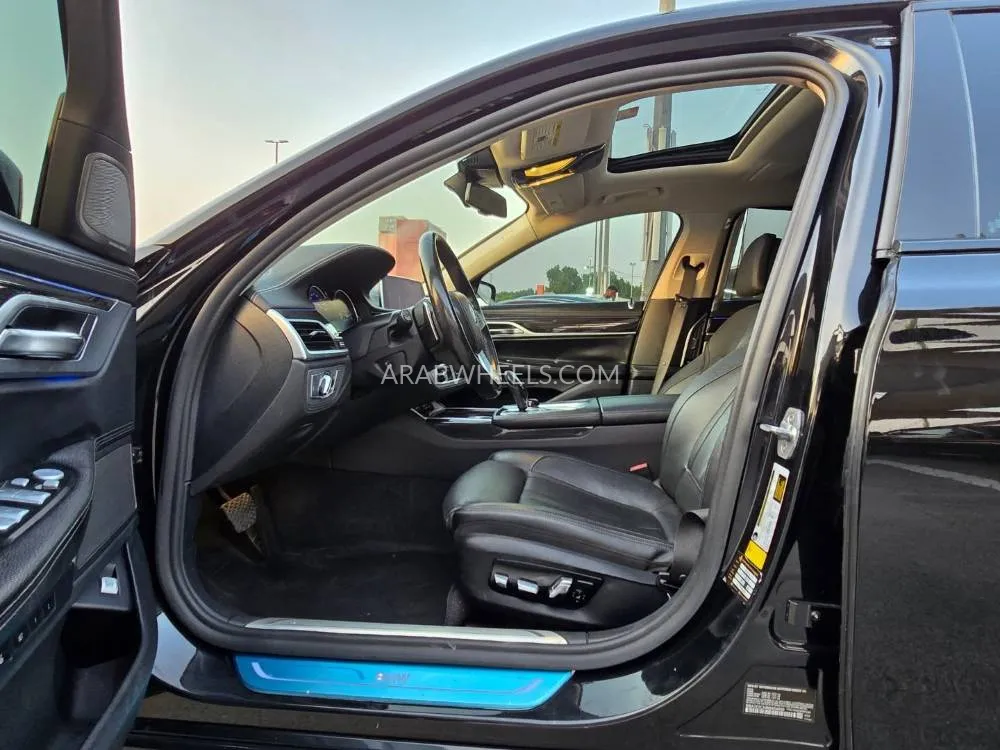 بي إم دبليو الفئة السابعة 2019 for Sale in دبي Image-7