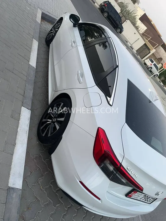Honda Civic 2022 for Sale in Sharjah Image-3
