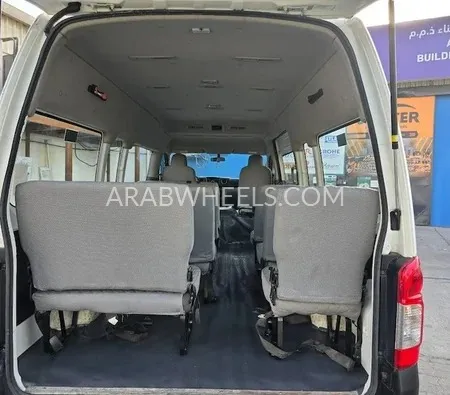 Nissan Urvan 2019 for Sale in Dubai Image-8