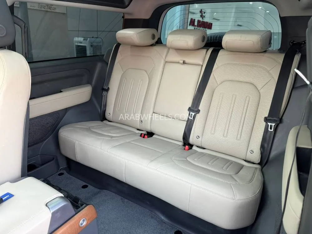 Land Rover Defender 2022 for Sale in Abu Dhabi Image-8