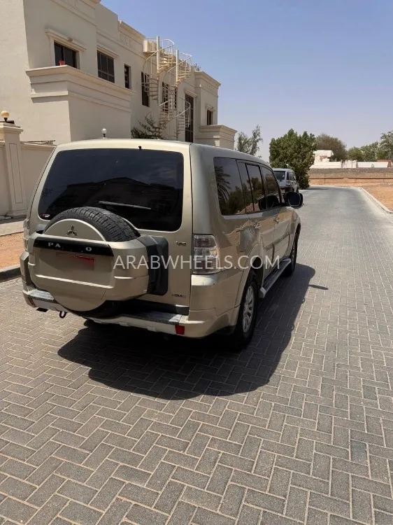ميتسوبيشي باجيرو 2010 for Sale in العين Image-4