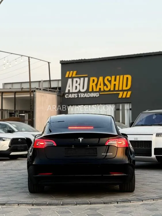 Tesla Model 3 2020 for Sale in Ajman Image-3