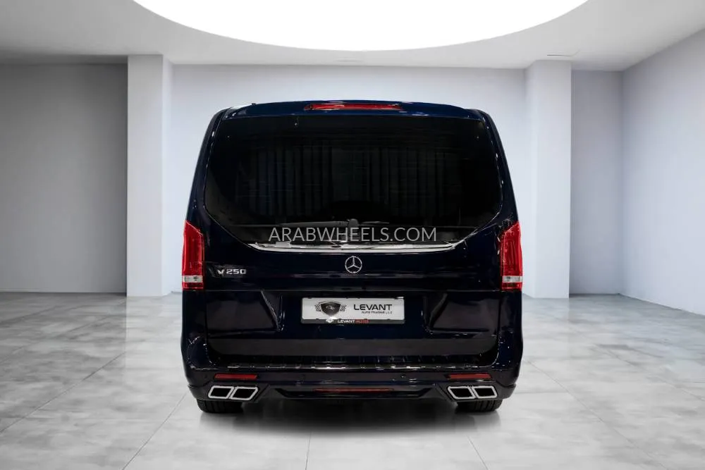 Mercedes Benz V Class 2022 for Sale in Dubai Image-3