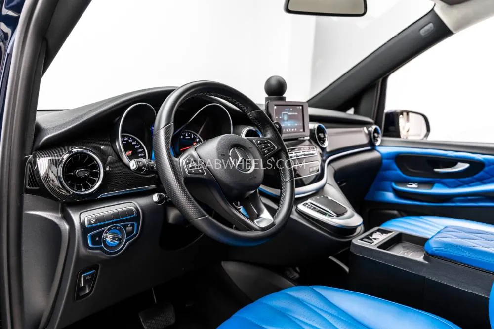 Mercedes Benz V Class 2022 for Sale in Dubai Image-9