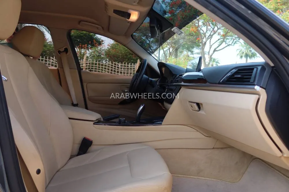 بي إم دبليو الفئة الثالثة 2015 for Sale in دبي Image-12