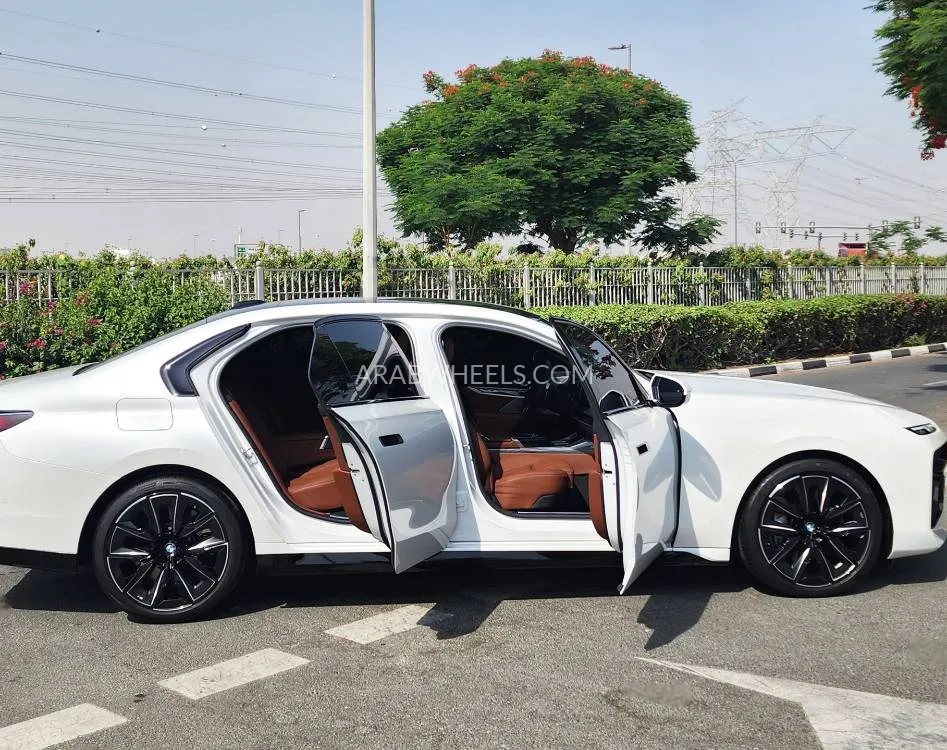 BMW 7 series 2023 for Sale in Dubai Image-4