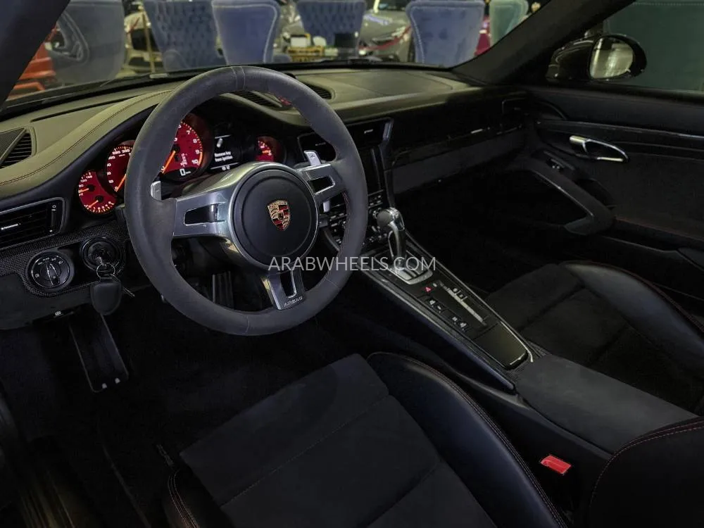 بورشه 911 2015 for Sale in دبي Image-5