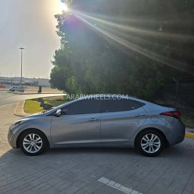 Hyundai Elantra 2015 for Sale in Sharjah Image-4