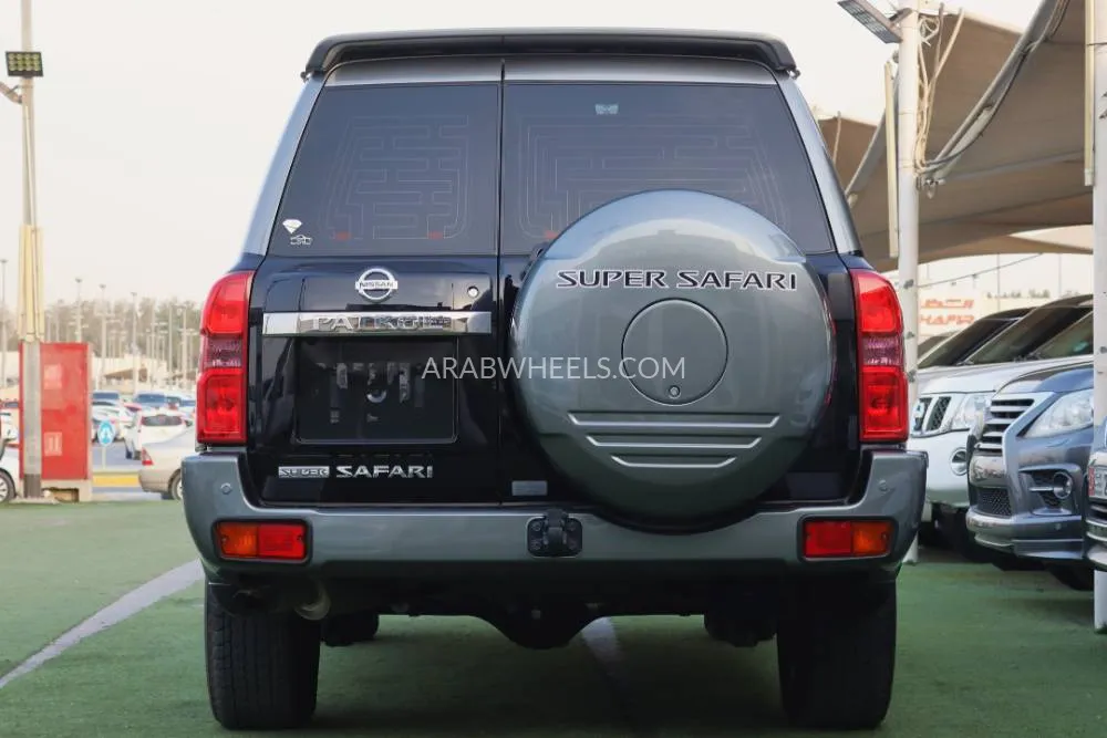 Nissan Patrol 2023 for Sale in Sharjah Image-10