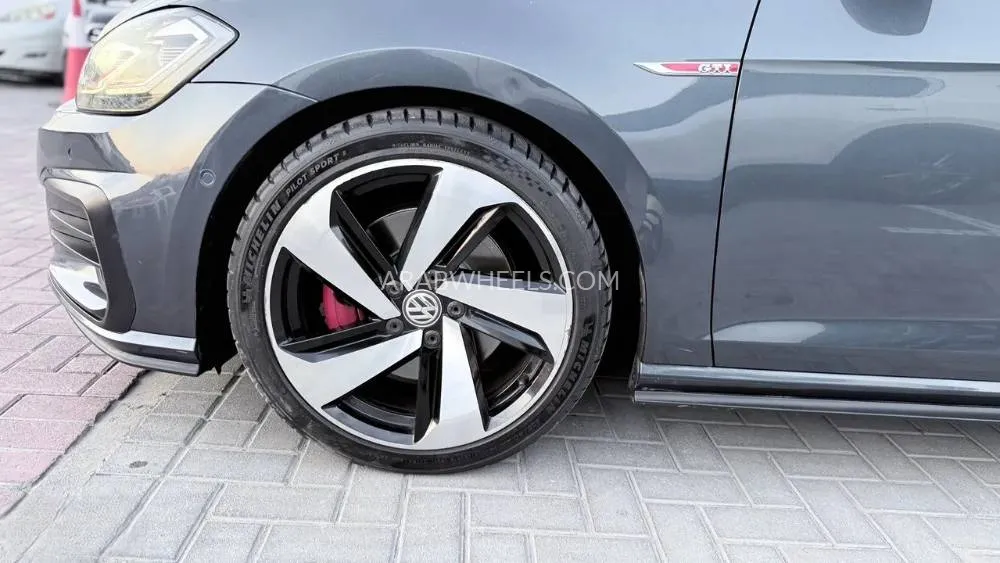  فولكس واجن جولف جي تي آي 2018 for Sale in الشارقة Image-13