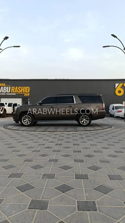 GMC Yukon XL 2015 for Sale in Ajman Image-10