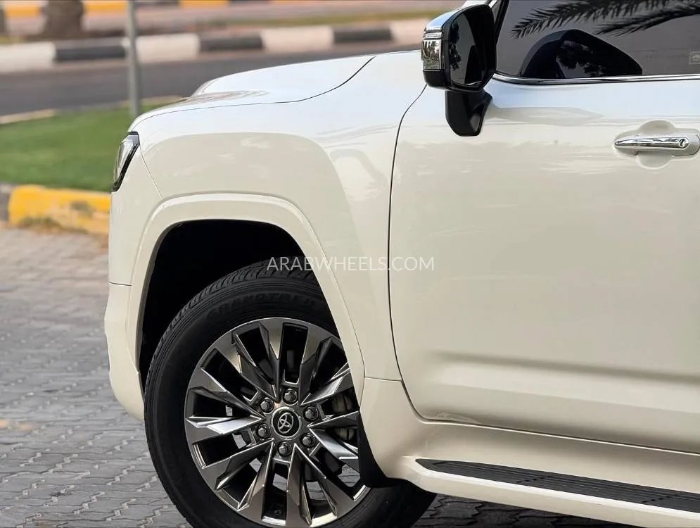 Toyota Land Cruiser 2023 for Sale in Sharjah Image-6