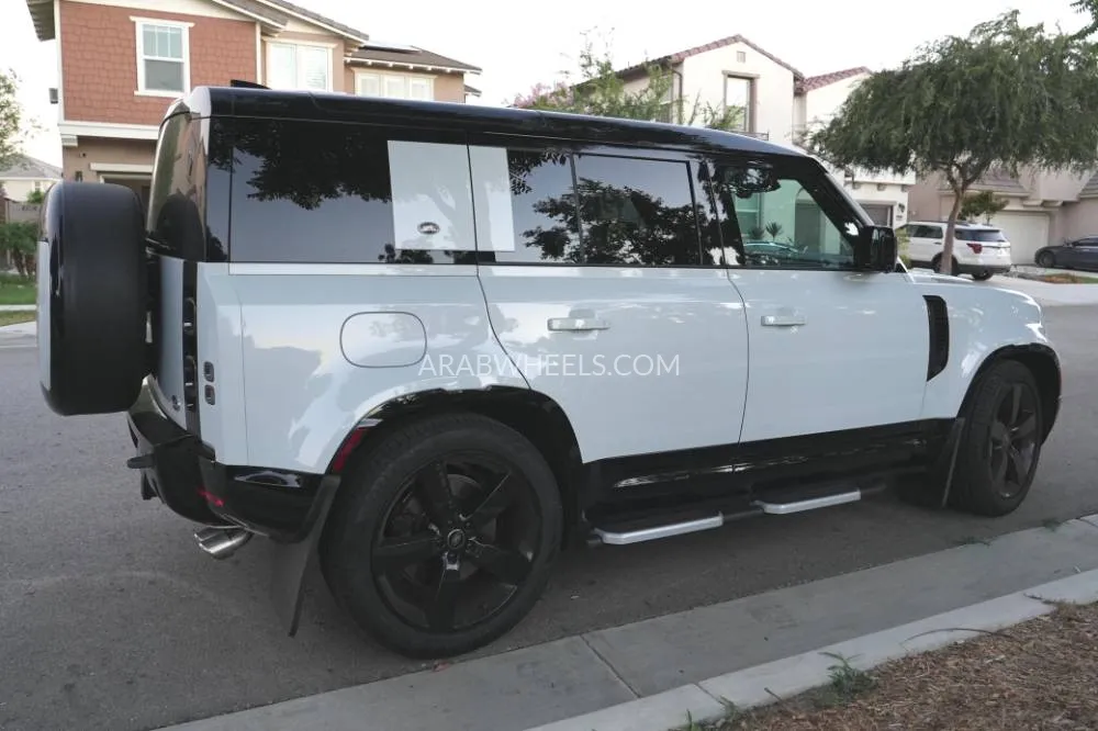 Land Rover Defender 2023 for Sale in Dubai Image-4