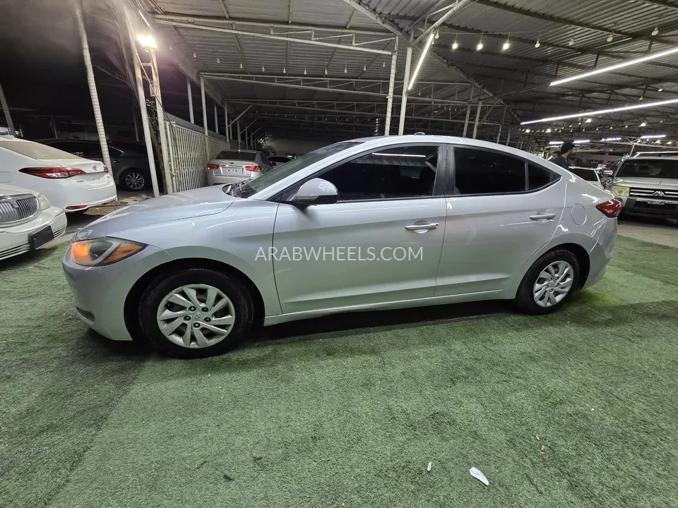 Hyundai Elantra 2017 for Sale in Ajman Image-6