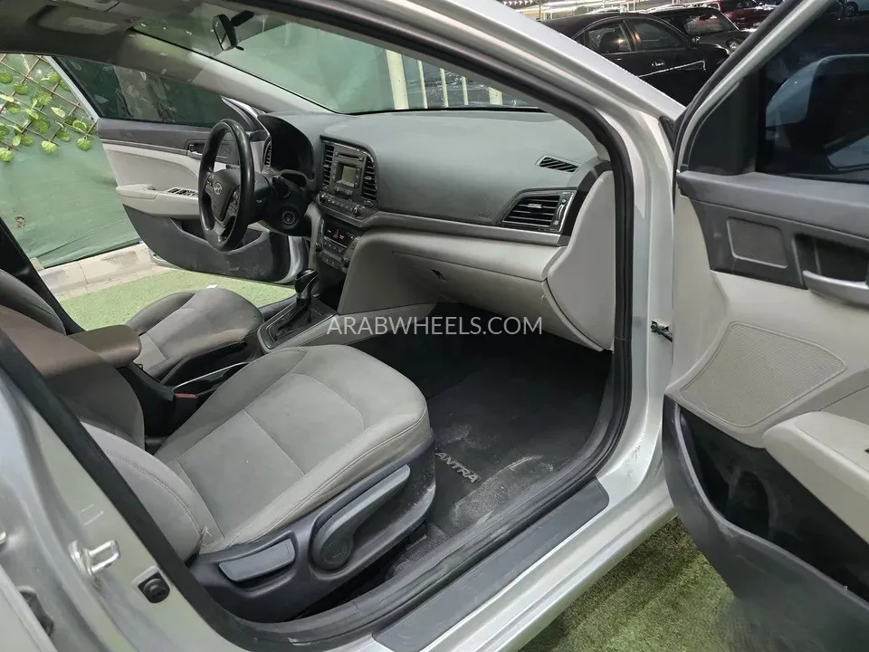 Hyundai Elantra 2017 for Sale in Ajman Image-14
