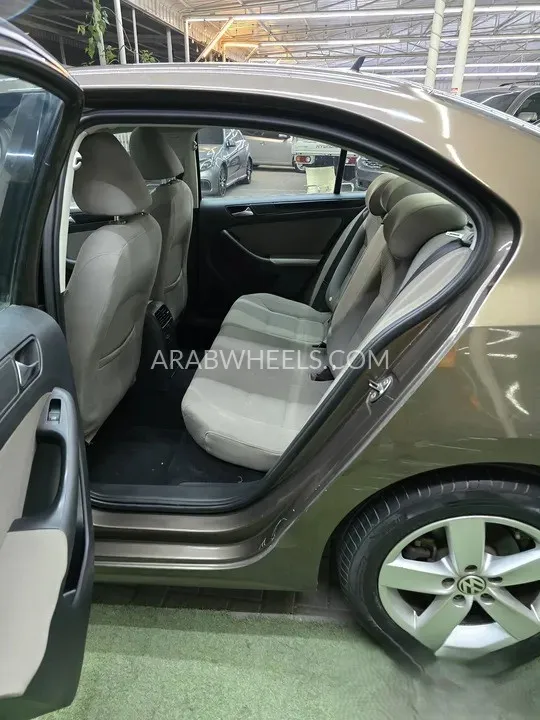 Volkswagen Jetta 2012 for Sale in Ajman Image-11