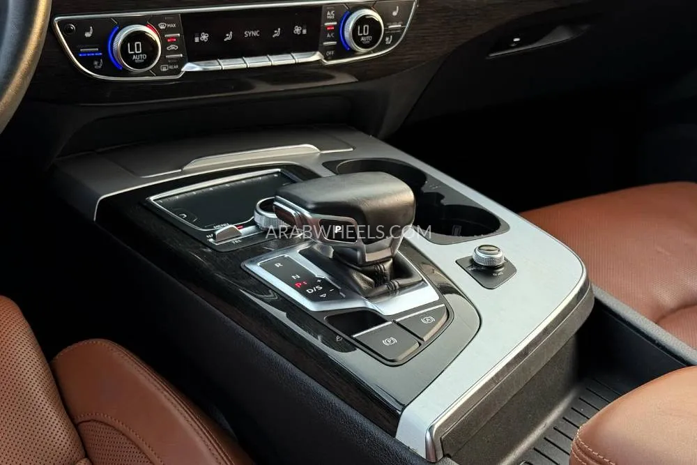 أودي Q7 2018 for Sale in دبي Image-10