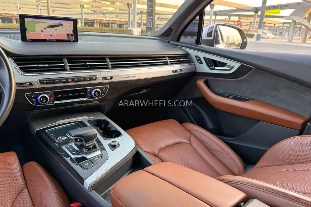 أودي Q7 2018 for Sale in دبي Image-12