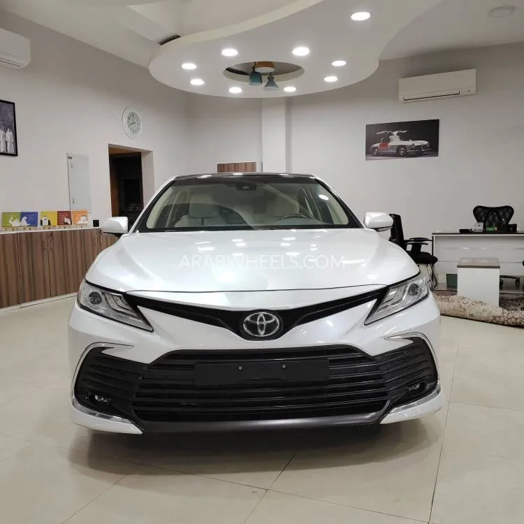 تويوتا كامري 2022 for Sale in الشارقة Image-2