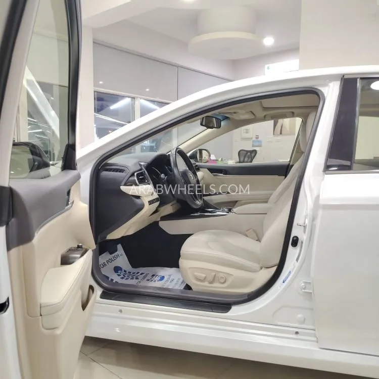 تويوتا كامري 2022 for Sale in الشارقة Image-4