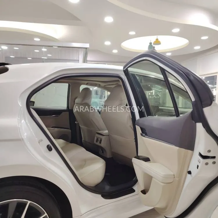 تويوتا كامري 2022 for Sale in الشارقة Image-8