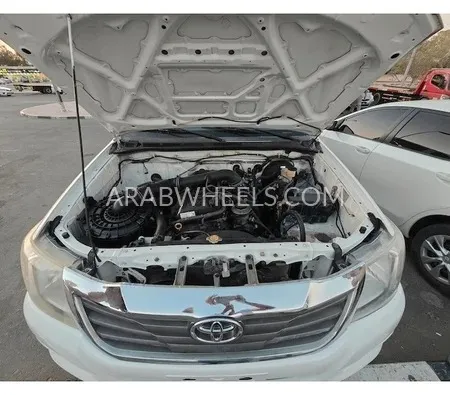 Toyota Hilux 2015 for Sale in Dubai Image-2