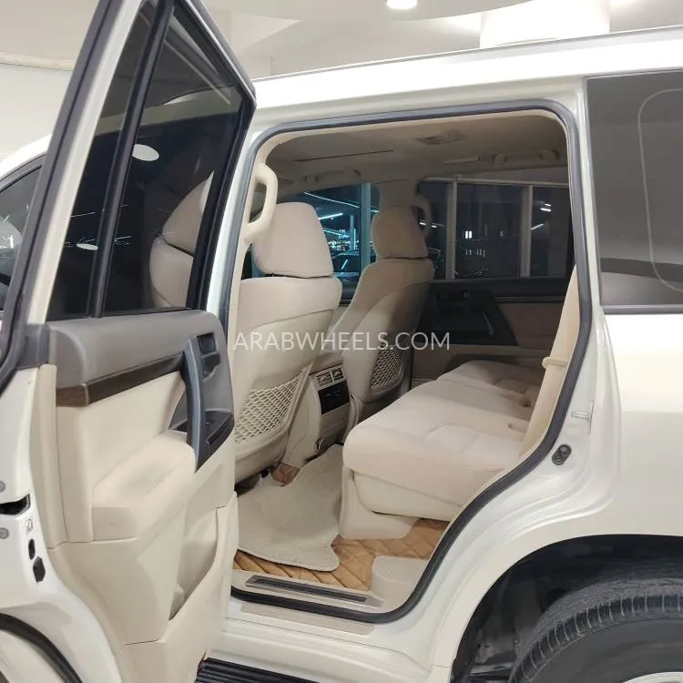 Toyota Land Cruiser 2020 for Sale in Sharjah Image-7