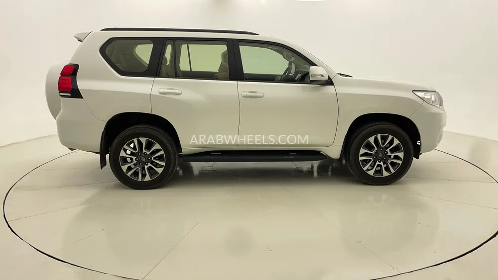 Toyota Land Cruiser Prado 2022 for Sale in Dubai Image-2