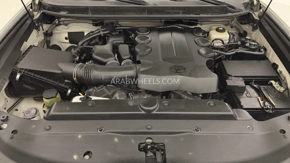 Toyota Land Cruiser Prado 2022 for Sale in Dubai Image-9